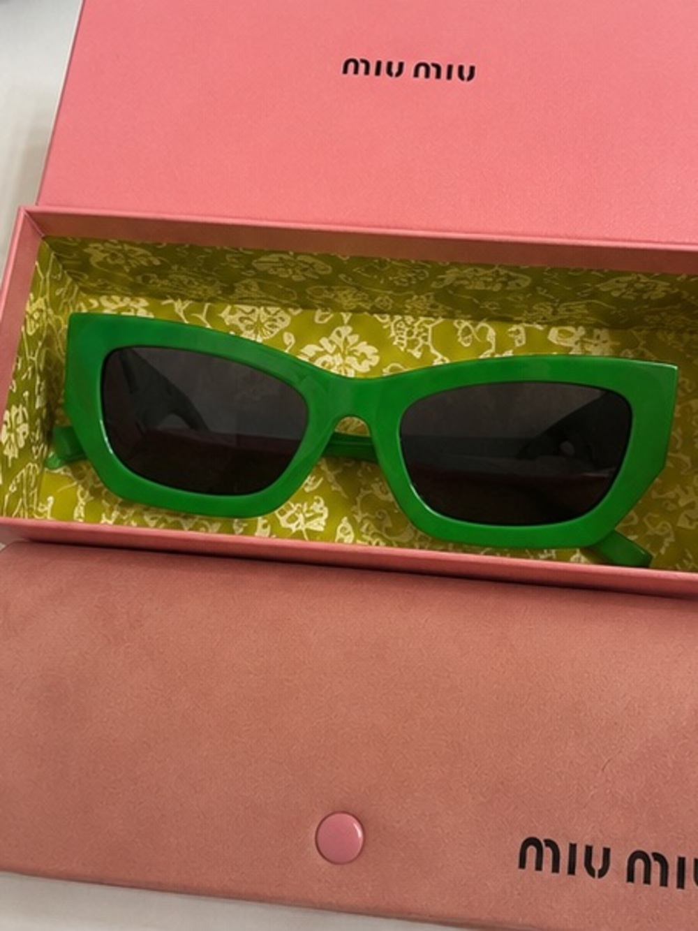 Designer Inspired Green Geometric Rectangle Sunglasses w/ Case